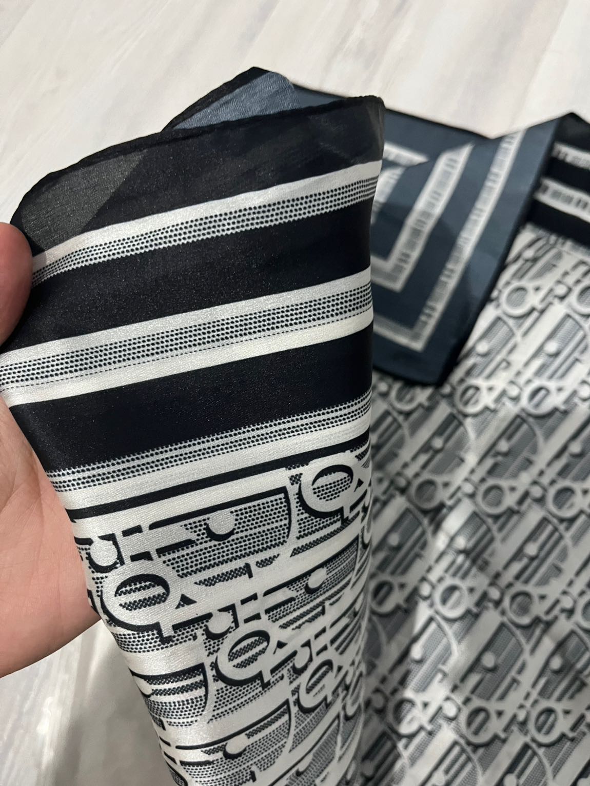 Dior ithal ipek şal — görsel 2/3