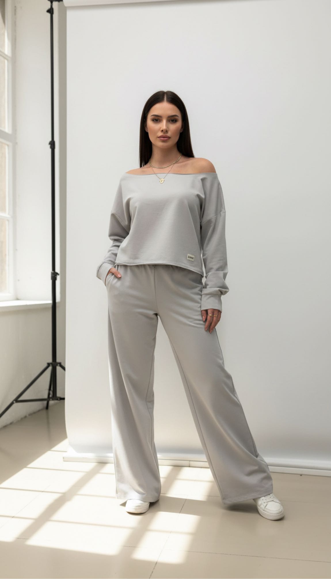 Gri Oversize Sweatshirt ve Bol Paça Pant — görsel 2/8