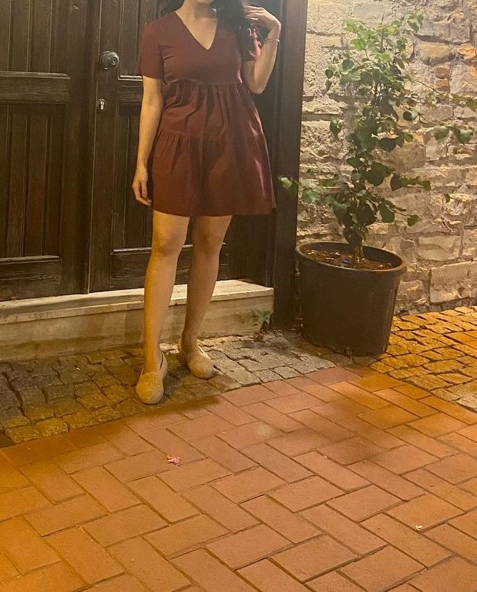V yaka çan elbise — görsel 4/4