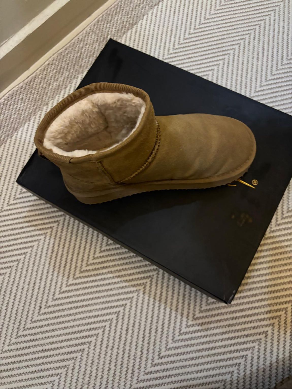 Mango ugg model bot — görsel 4/4
