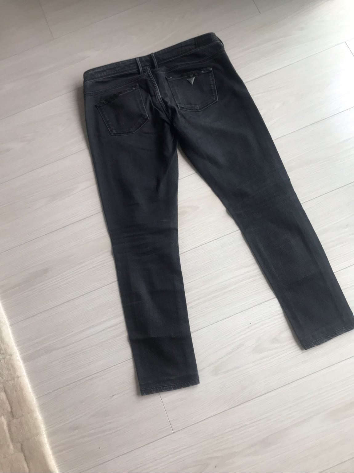 Guess marka — görsel 6/8