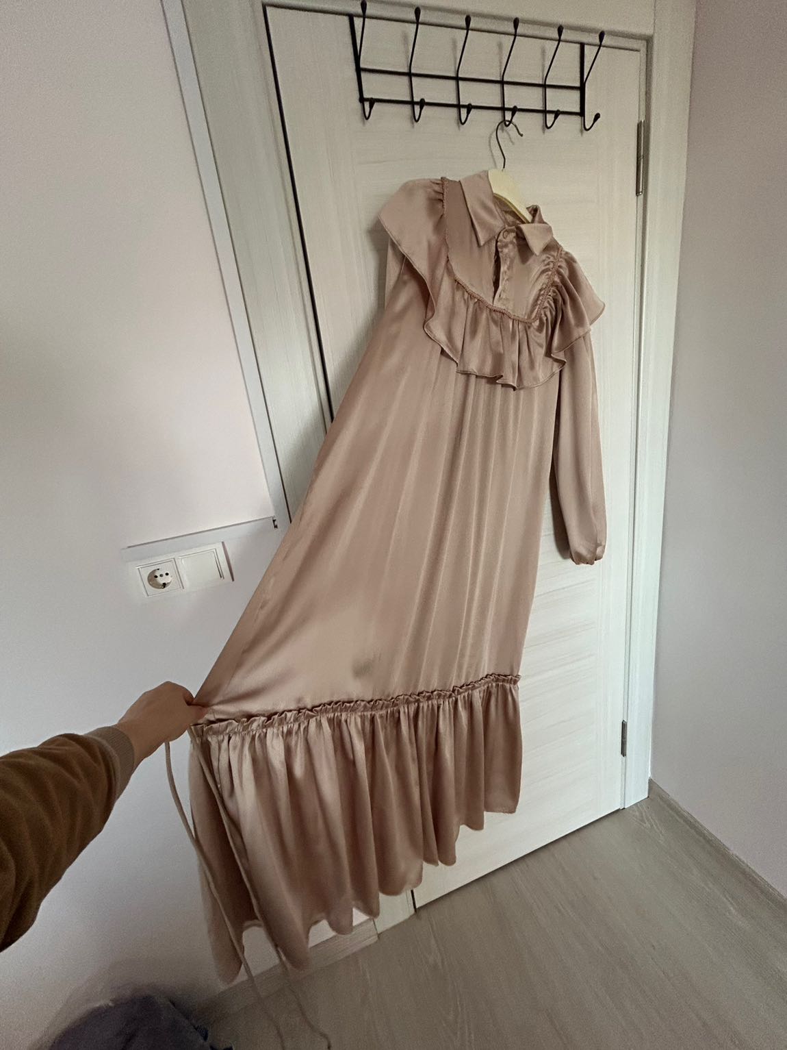Volanlı Tesettür Uzun Elbise Bej — görsel 5/6