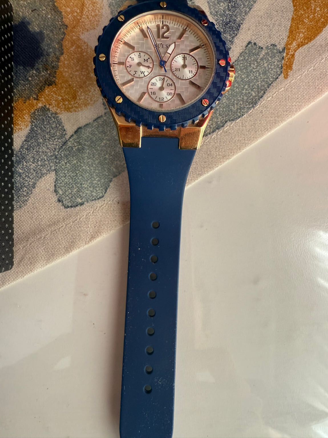 Guess saat — görsel 4/6