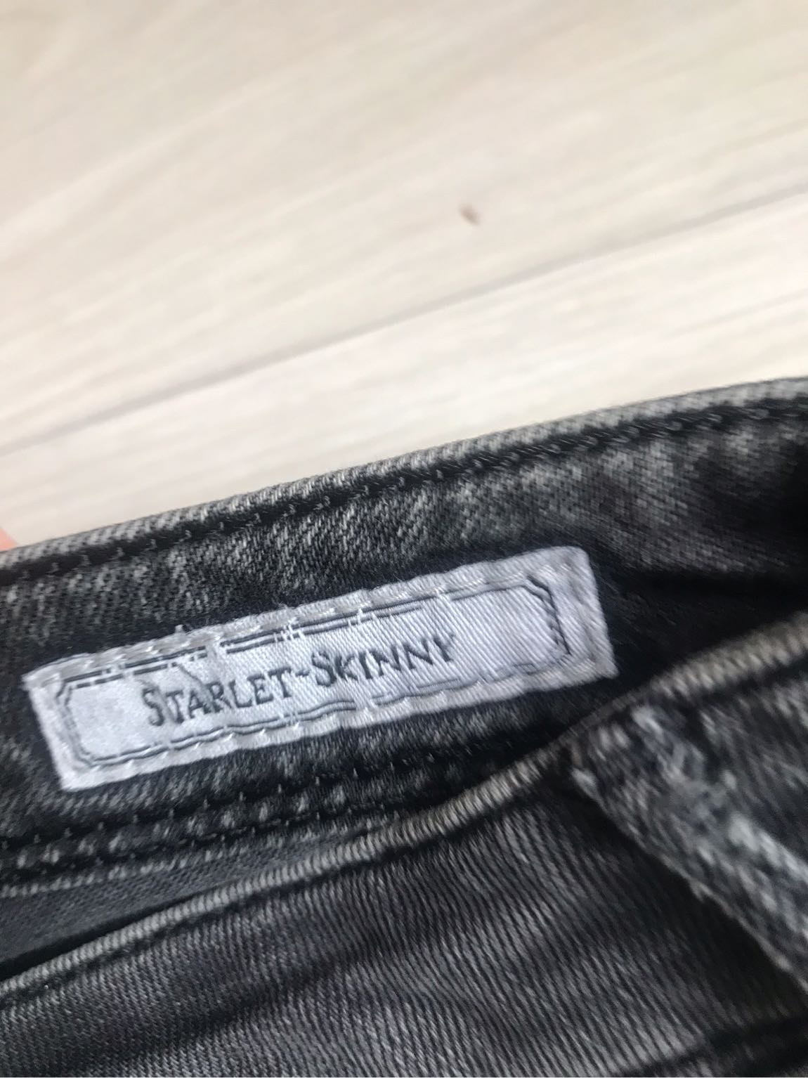 Guess marka — görsel 3/8