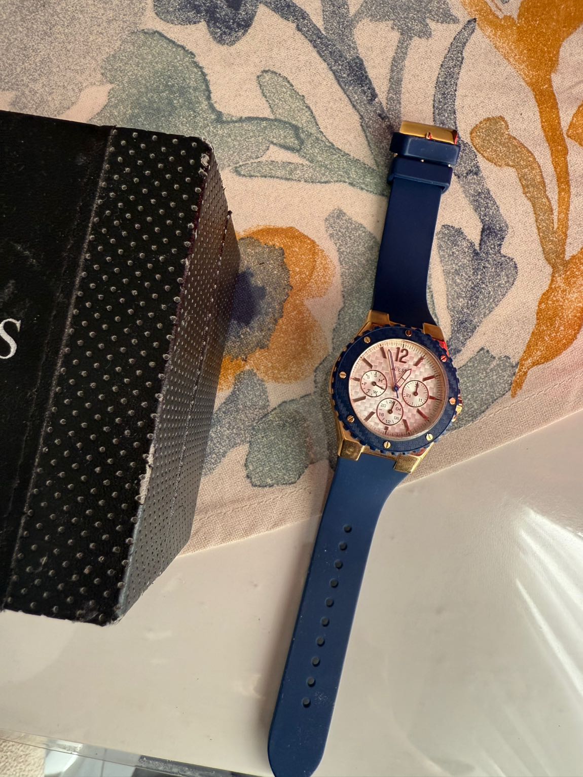 Guess saat — görsel 6/6