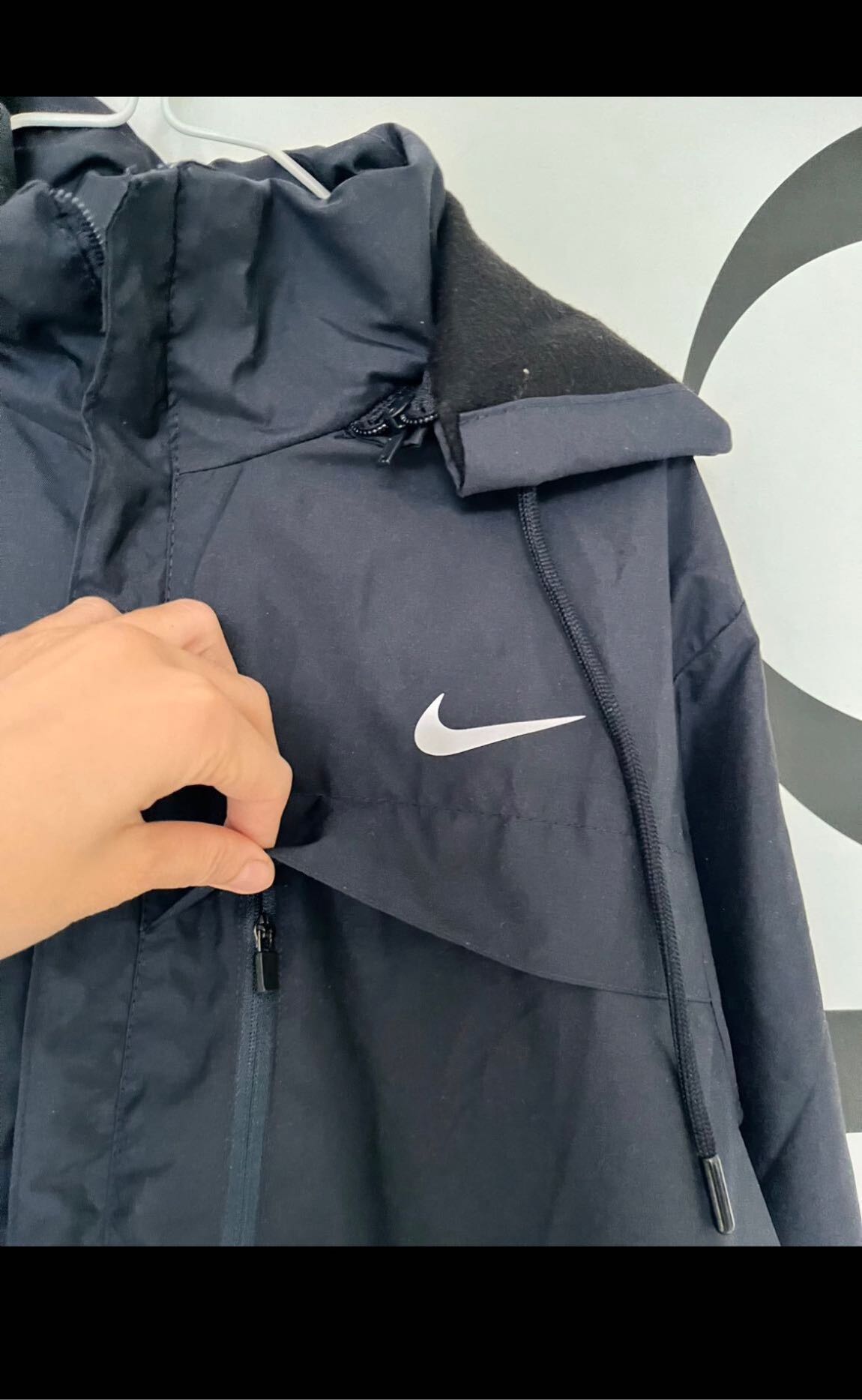 Nike Siyah Rüzgarlık Mont — görsel 2/4