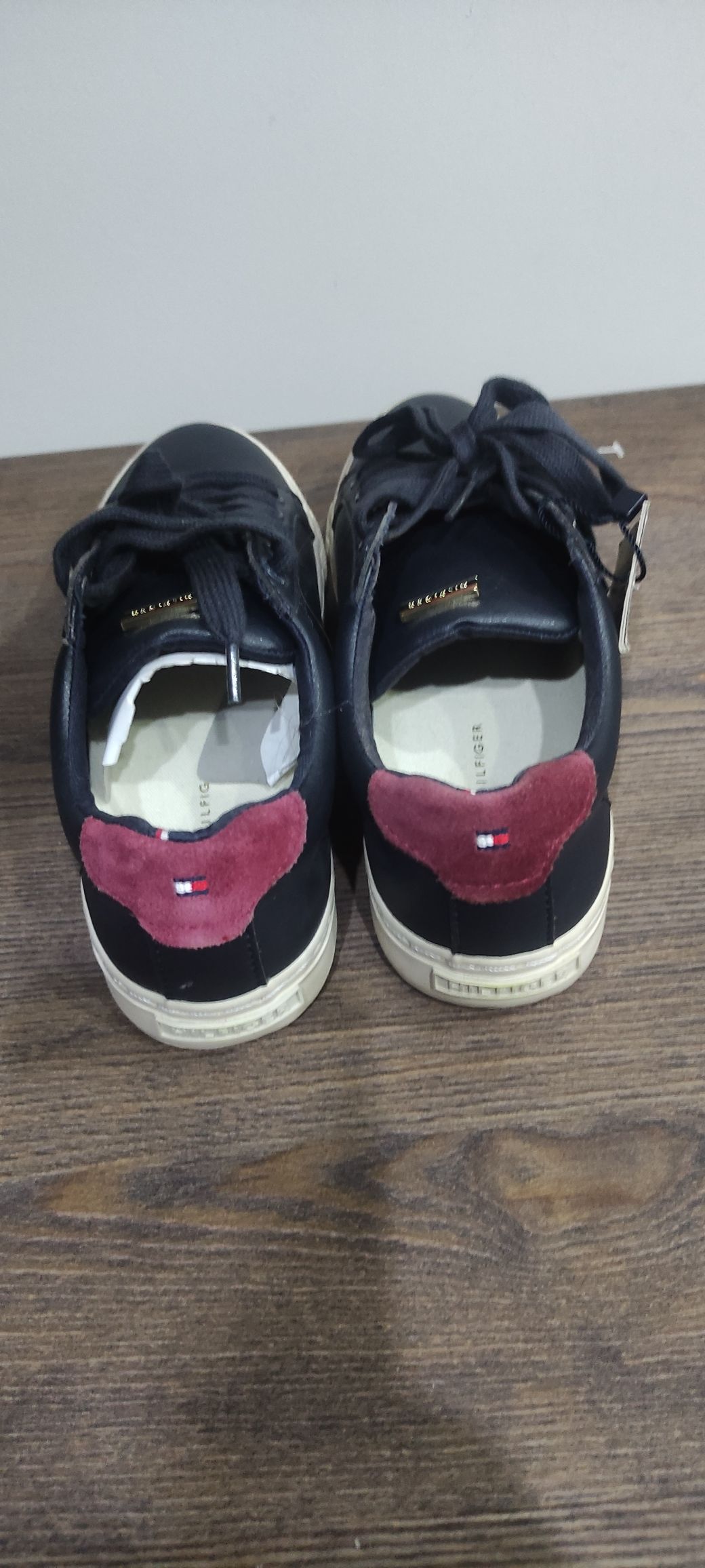 TOMMY HİLFİGER — görsel 2/8