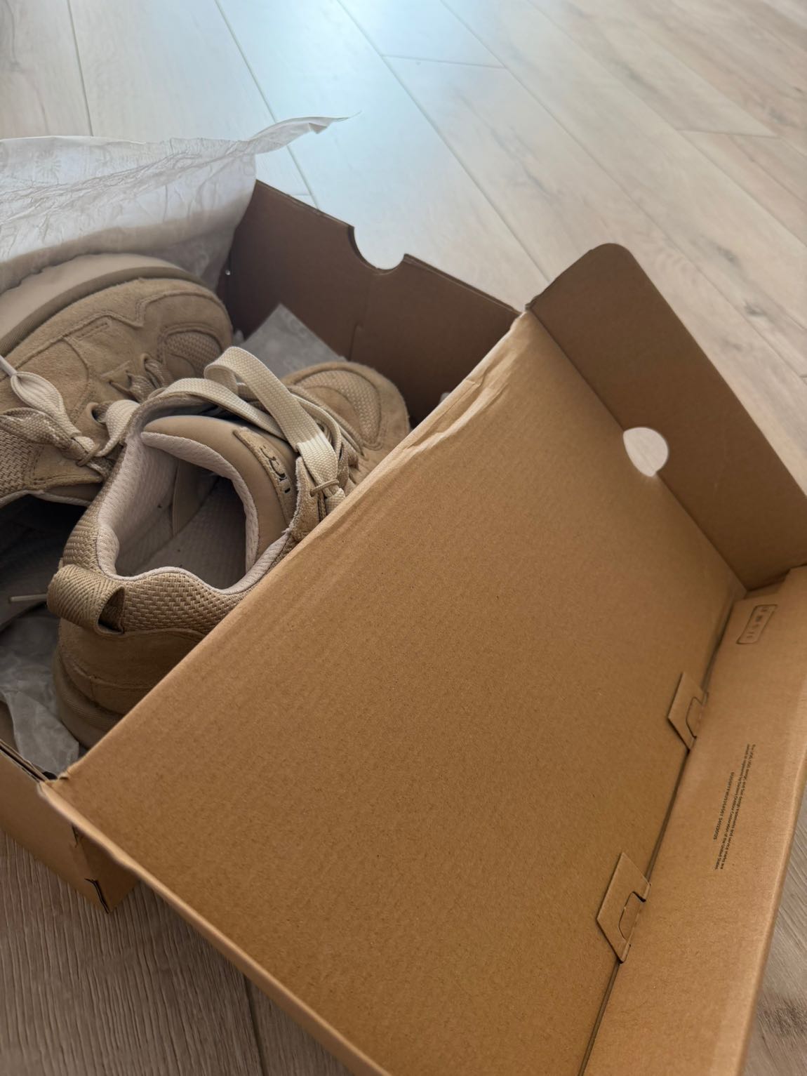 UGG Bej Süet Sneaker Ayakkabı — görsel 2/8
