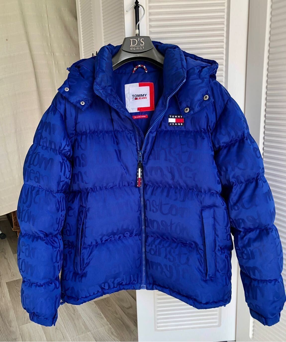 Tommy Jeans Alaska Puffer Graffiti Mont — görsel 2/7