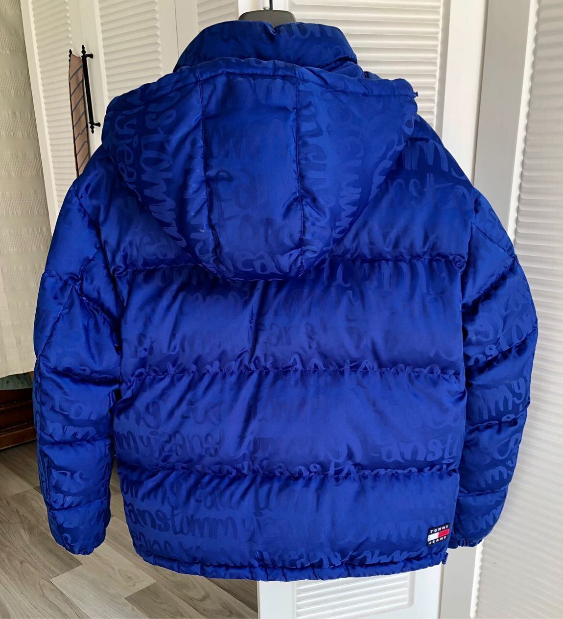 Tommy Jeans Alaska Puffer Graffiti Mont — görsel 5/7
