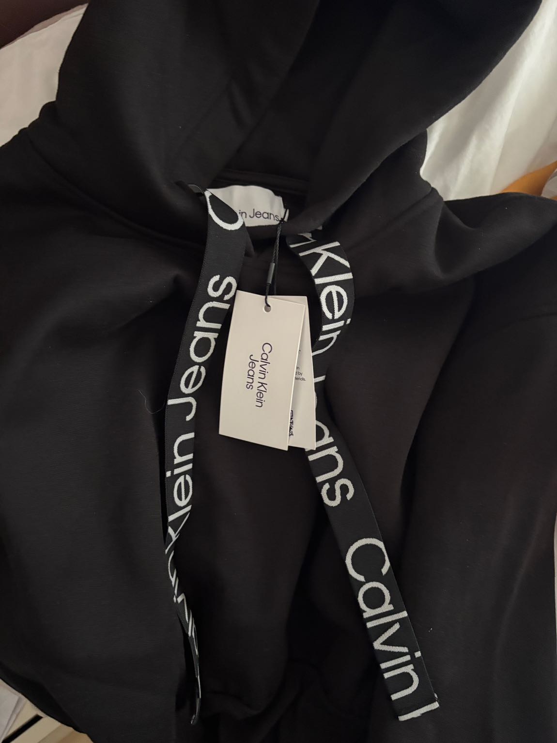 Siyah Kapüşonlu Sweatshirt ve Dar Elbise — görsel 4/4