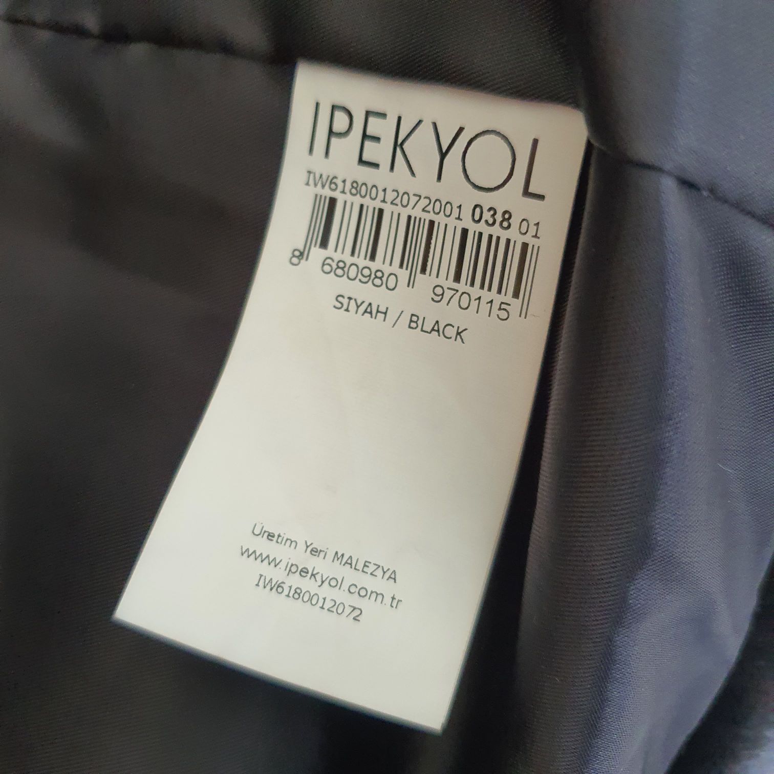 İpekyol Desenli Siyah Kaban — görsel 7/9