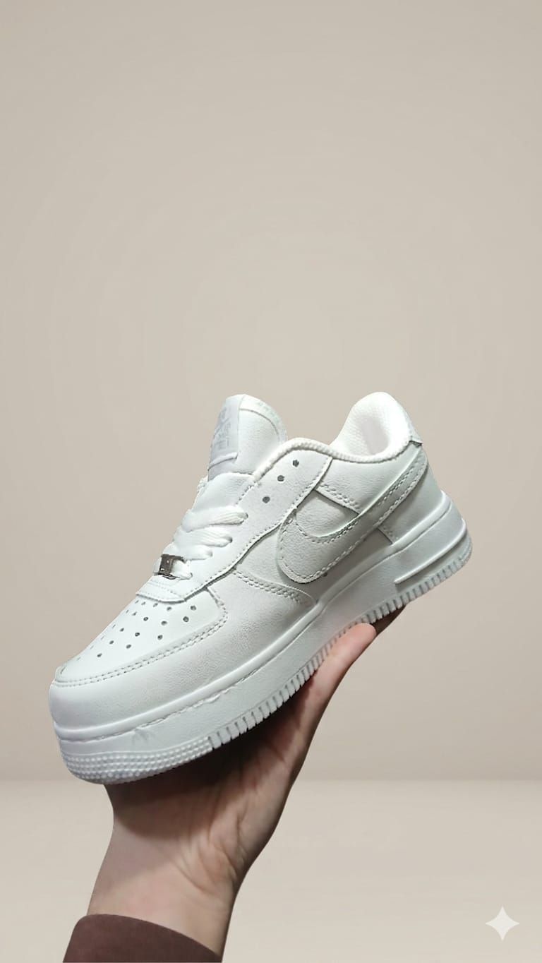 Beyaz Nike Air Force 1 Spor Ayakkabı — görsel 4/5