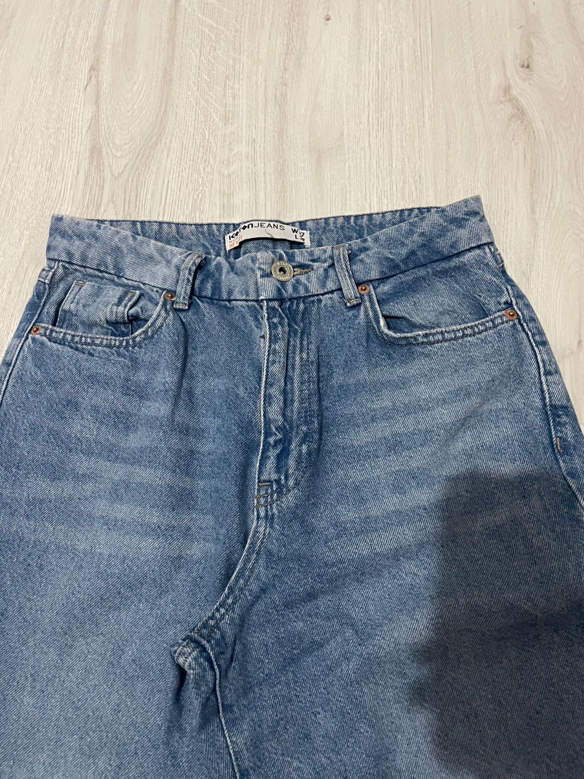 Mavi Yırtık Paça Kot Pantolon — görsel 5/5
