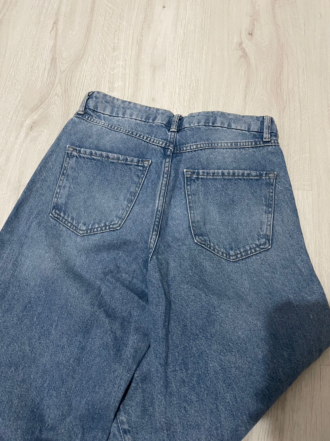 Mavi Yırtık Paça Kot Pantolon — görsel 3/5