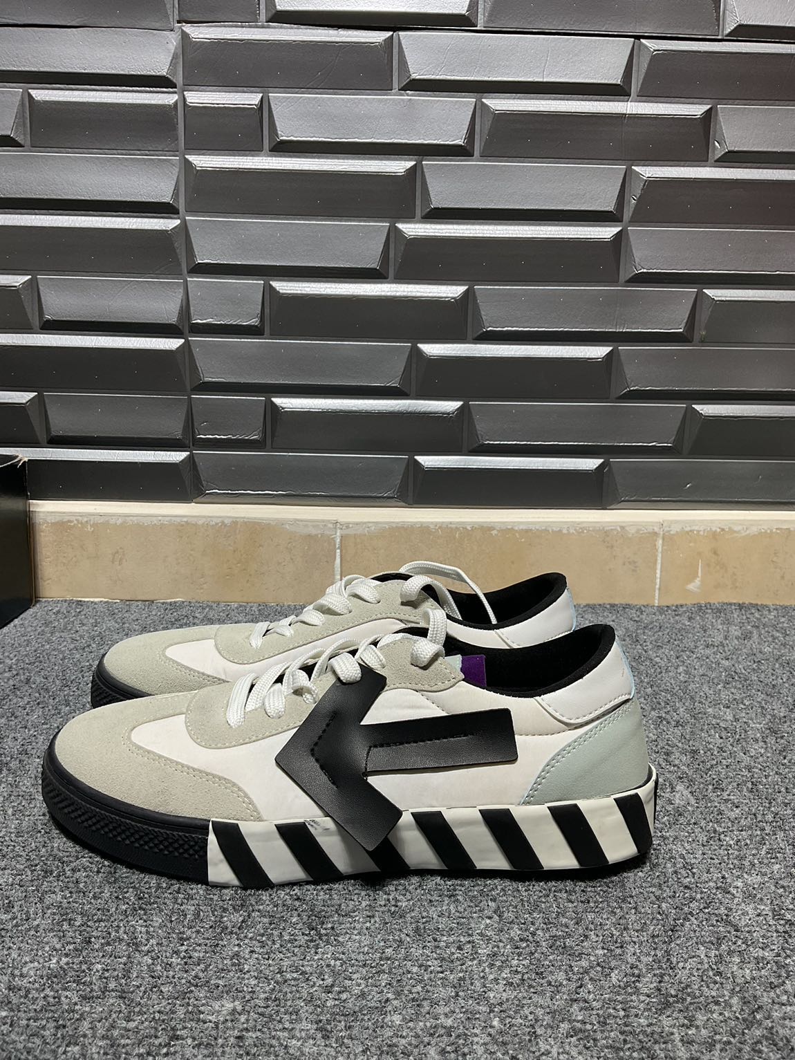 OFF-WHİTE 42 Erkek Gri Sneakers — görsel 2/5