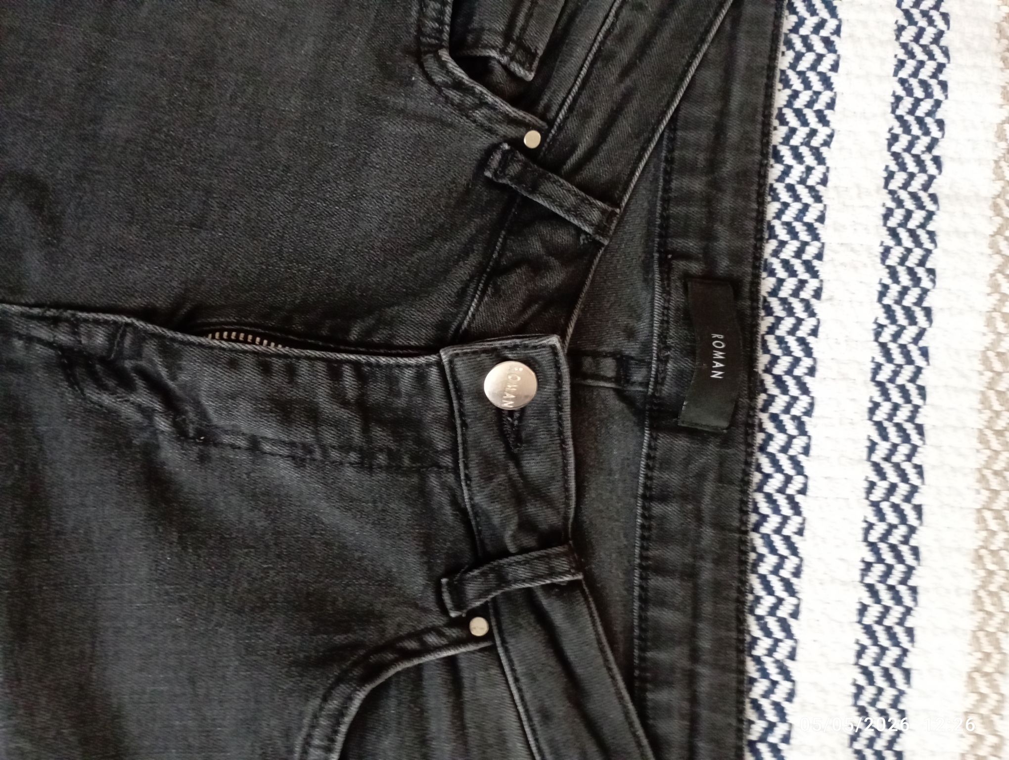 Roman Marka Yırtık Detaylı Jean Pantolon — görsel 3/5