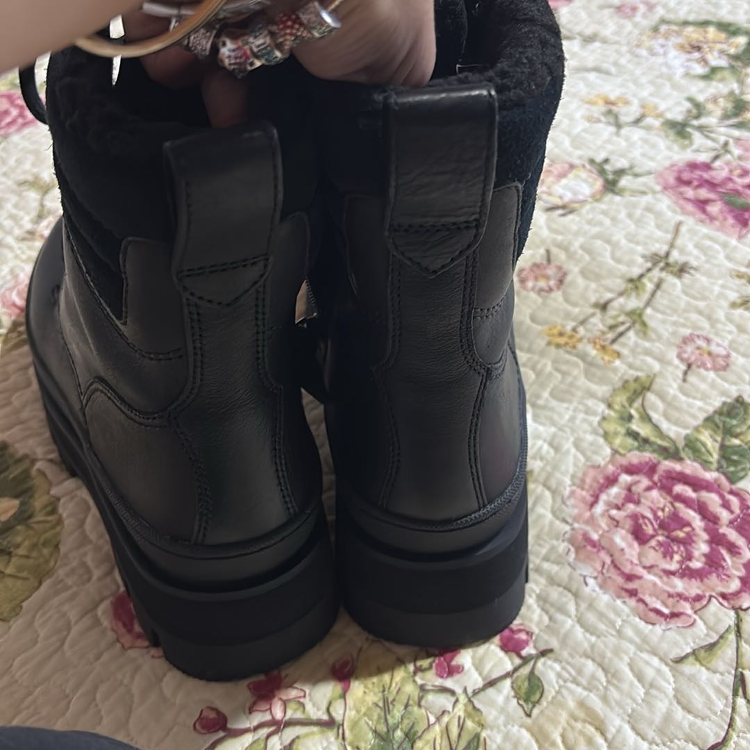 Siyah Bağcıklı Bot — görsel 7/7