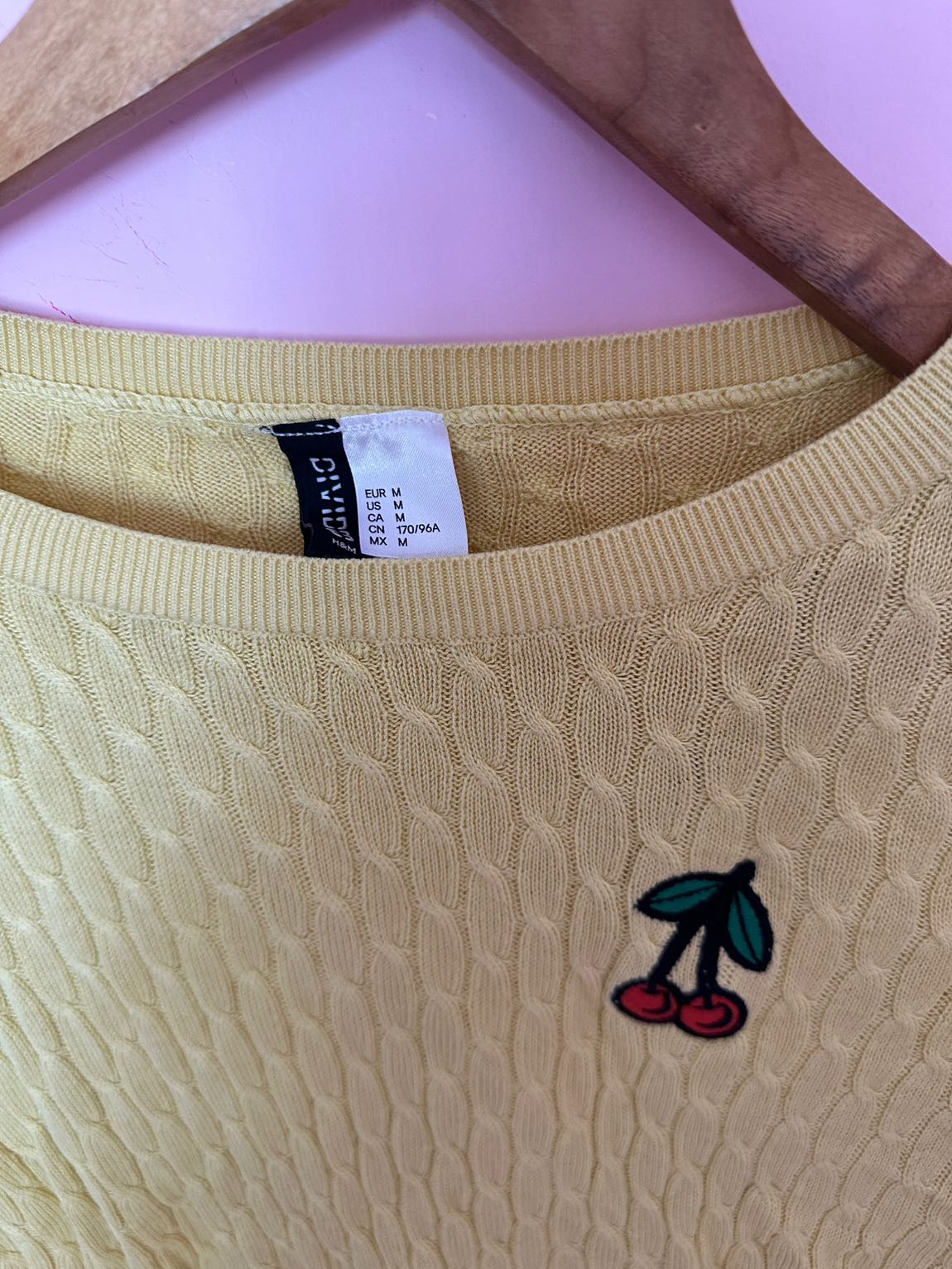 H&M Sarı Kiraz Desenli Kazak — görsel 2/3