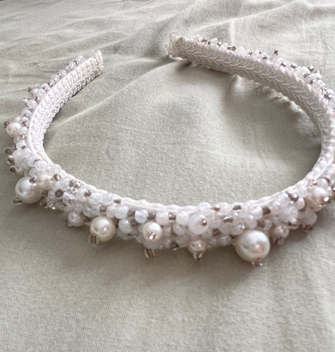 Ays-Handmade-Accessories Beyaz İnci Taç — görsel 3/3