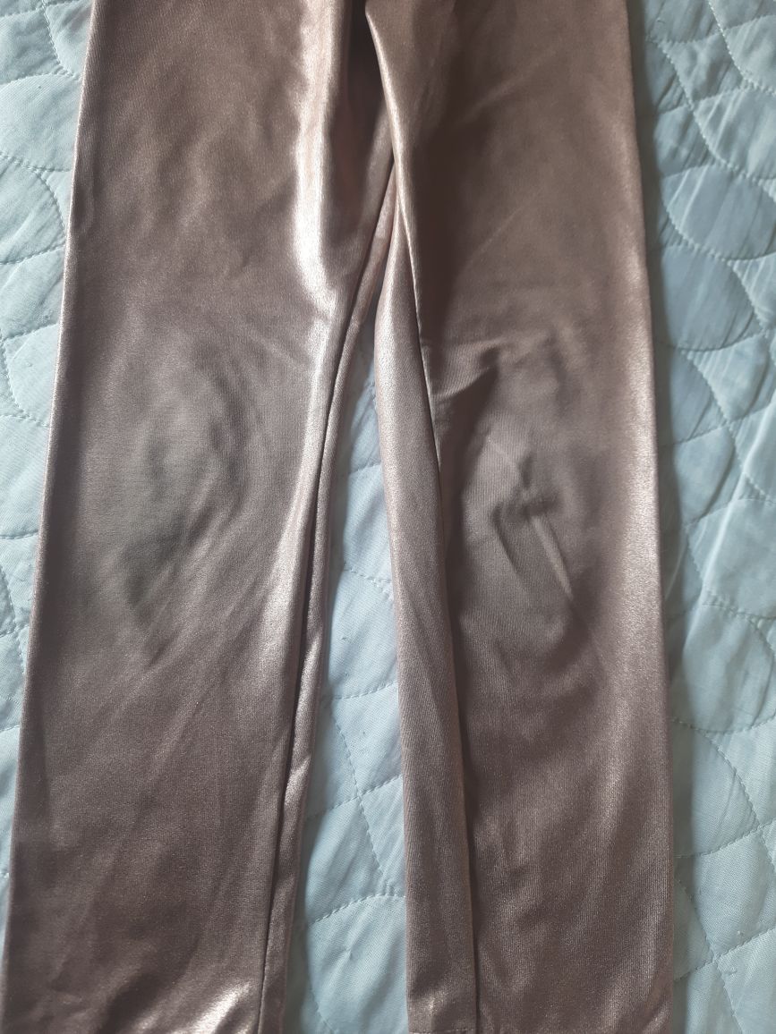 H&M bale patigi ve parlak tayt — görsel 2/8