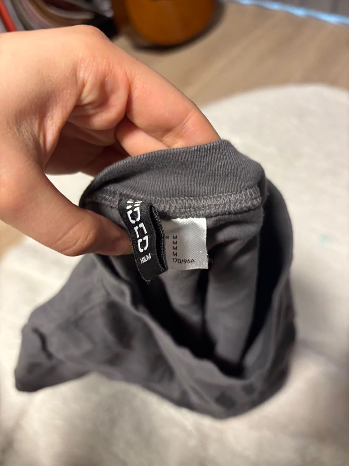 H&M Gri Tişört — görsel 4/4