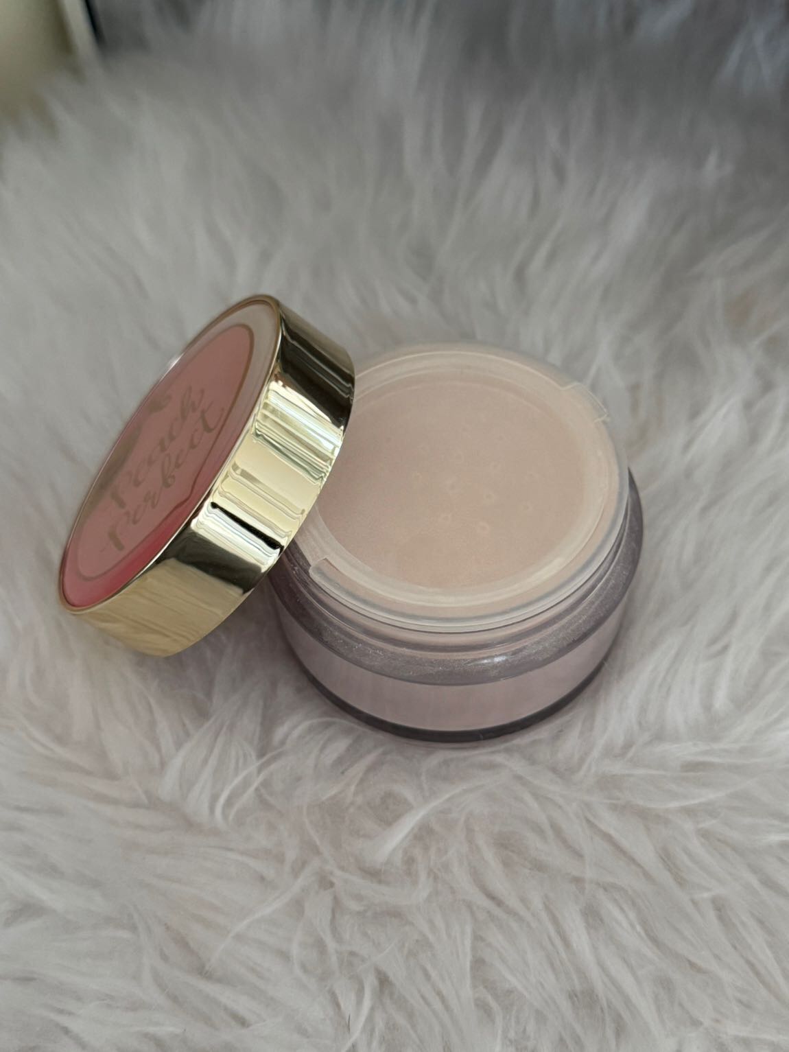 Too faced ışıltılı parfümlü vücut pudra — görsel 4/4