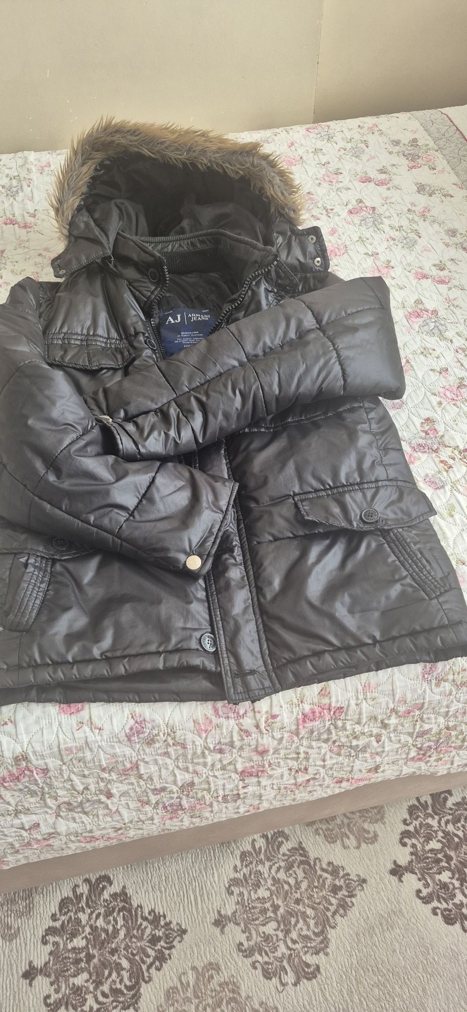 Siyah Kapüşonlu Mont — görsel 7/9