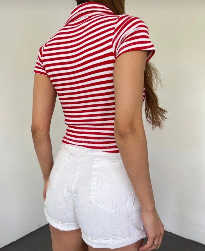 Kırmızı Beyaz Çizgili Polo Yaka T-Shirt — görsel 2/5