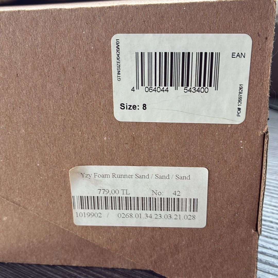 Yeezy Foam Runner 42 numara — görsel 4/8