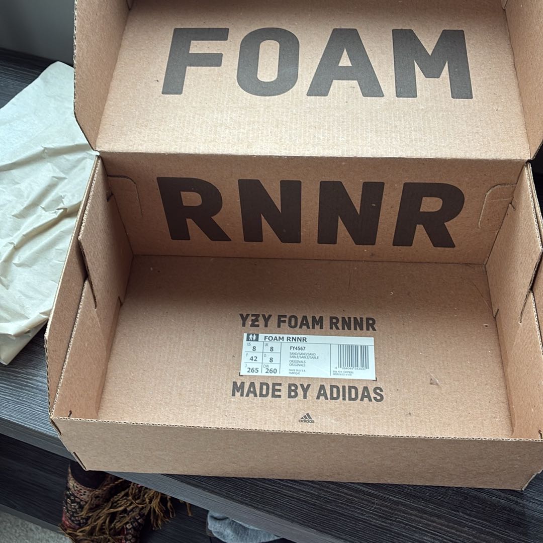 Yeezy Foam Runner 42 numara — görsel 5/8