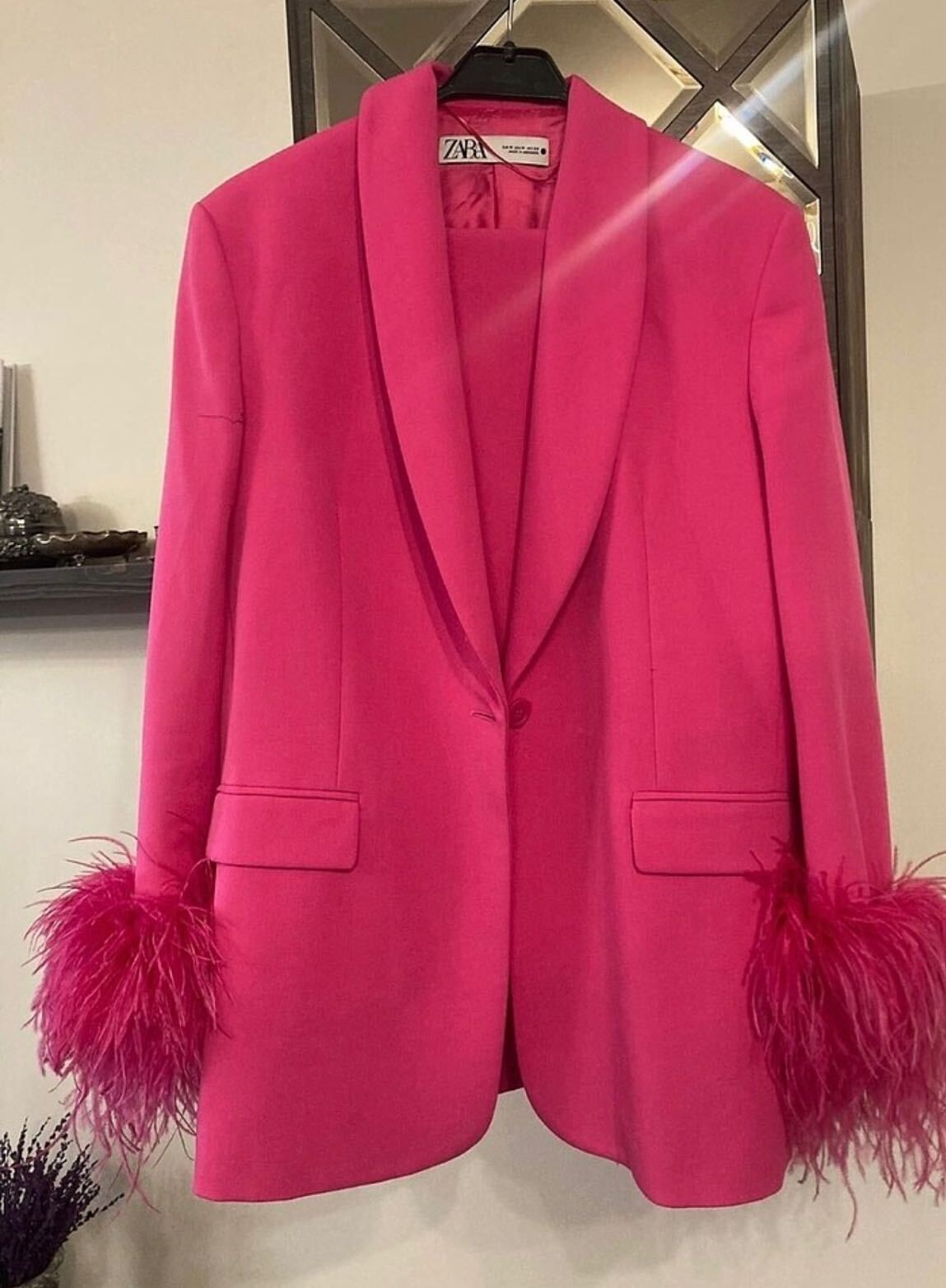 Zara Tüylü Pembe Blazer ve Pantolon — görsel 2/3