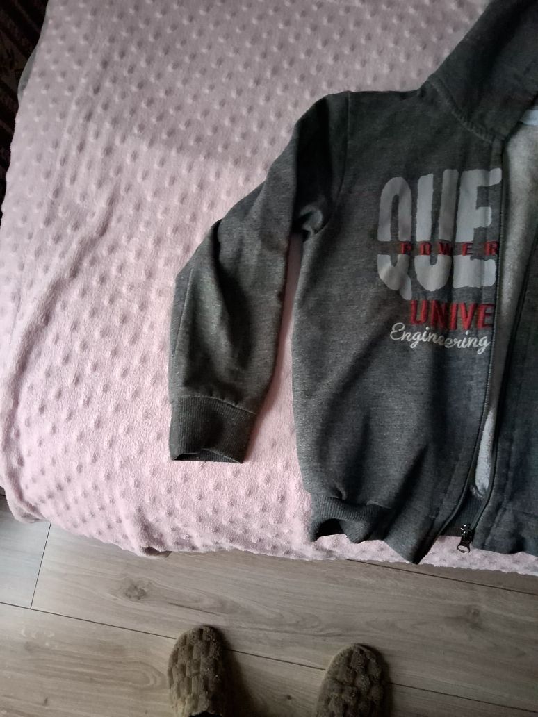 Gri Kapüşonlu Fermuarlı Sweatshirt — görsel 2/3