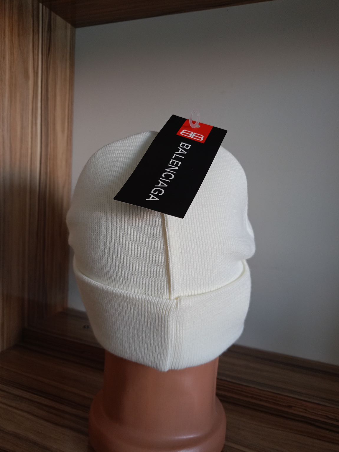 Balenciaga Beyaz Bere şapka — görsel 2/2