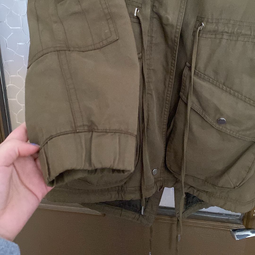 Bershka haki parka — görsel 4/6