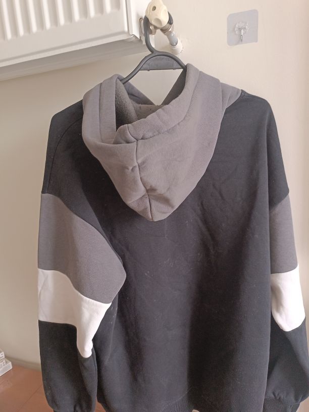 Siyah ve Gri Renkli Kapüşonlu Sweat — görsel 6/7