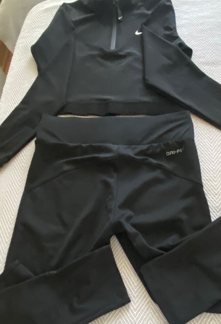 Nike Yarım Fermuarlı Spor Üst ve Tayt Ta — görsel 2/9