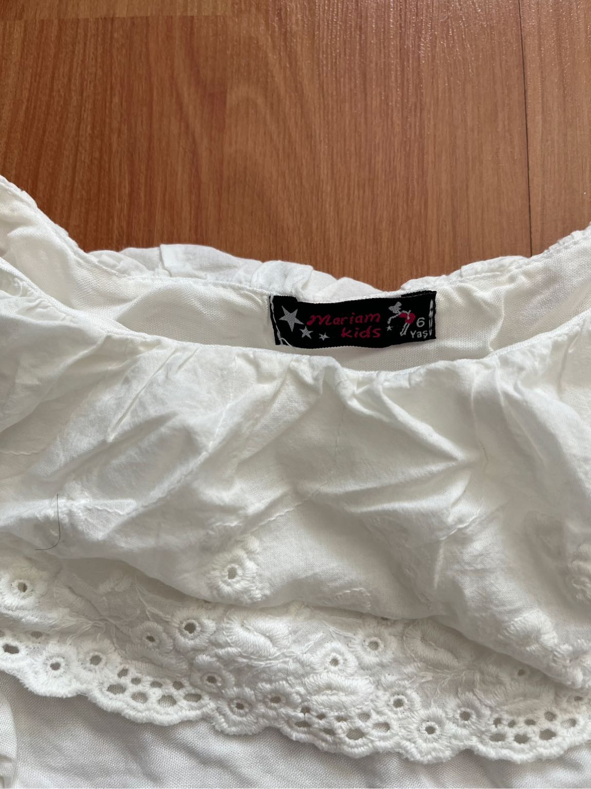 Beyaz Dantelli Bluz ve Çiçek Desenli Şor — görsel 4/4