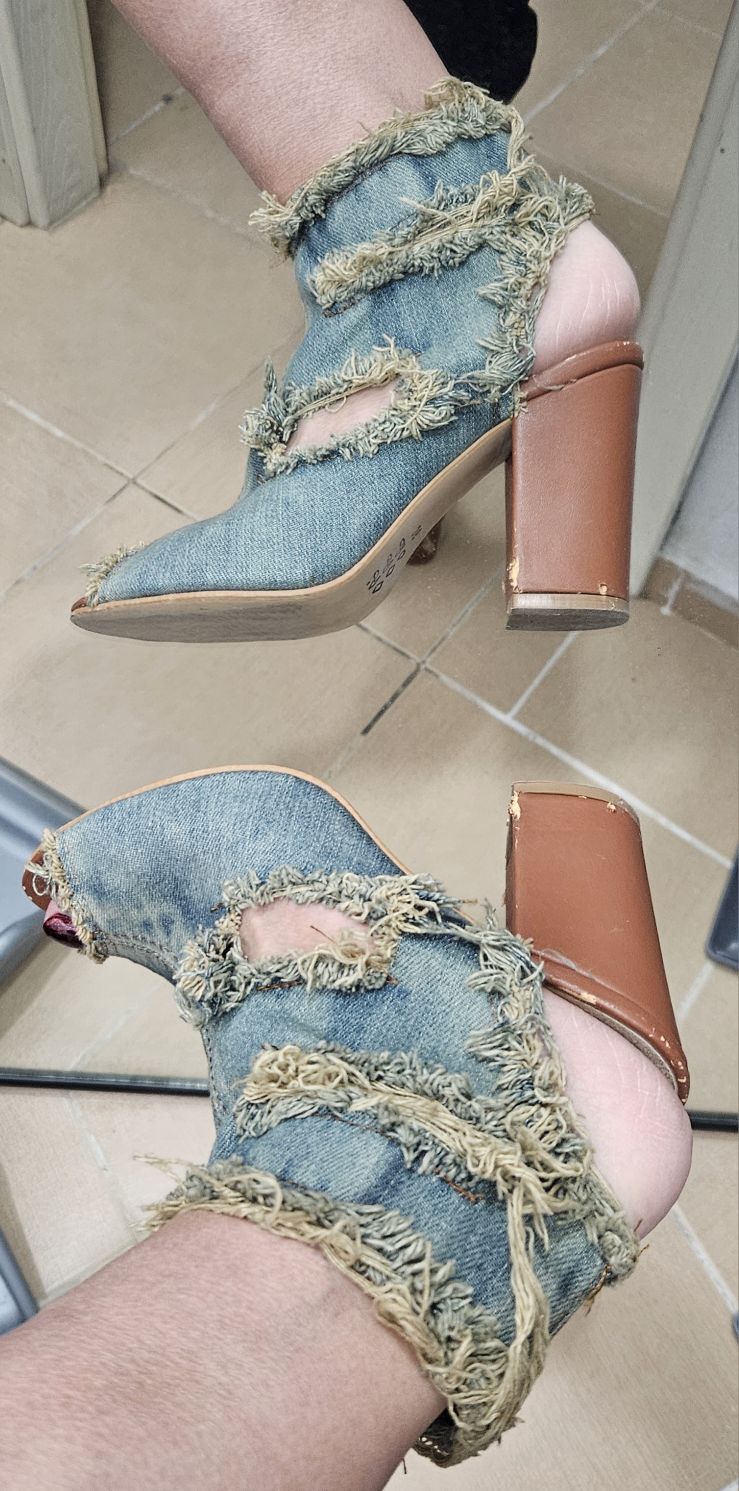 Kot Detail Yüksek Topuk Sandalet — görsel 2/8