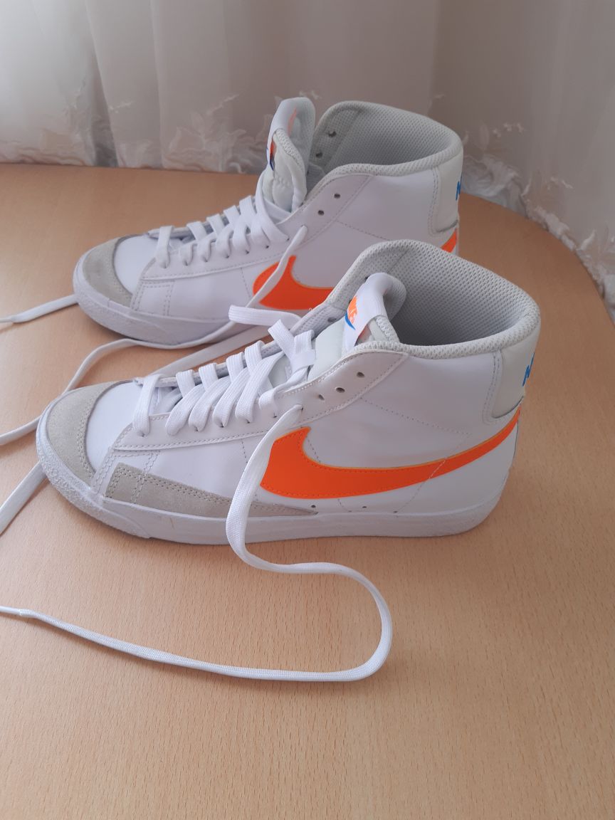 Nike Blazer Mid '77 Beyaz Turuncu Sneak. — görsel 2/8