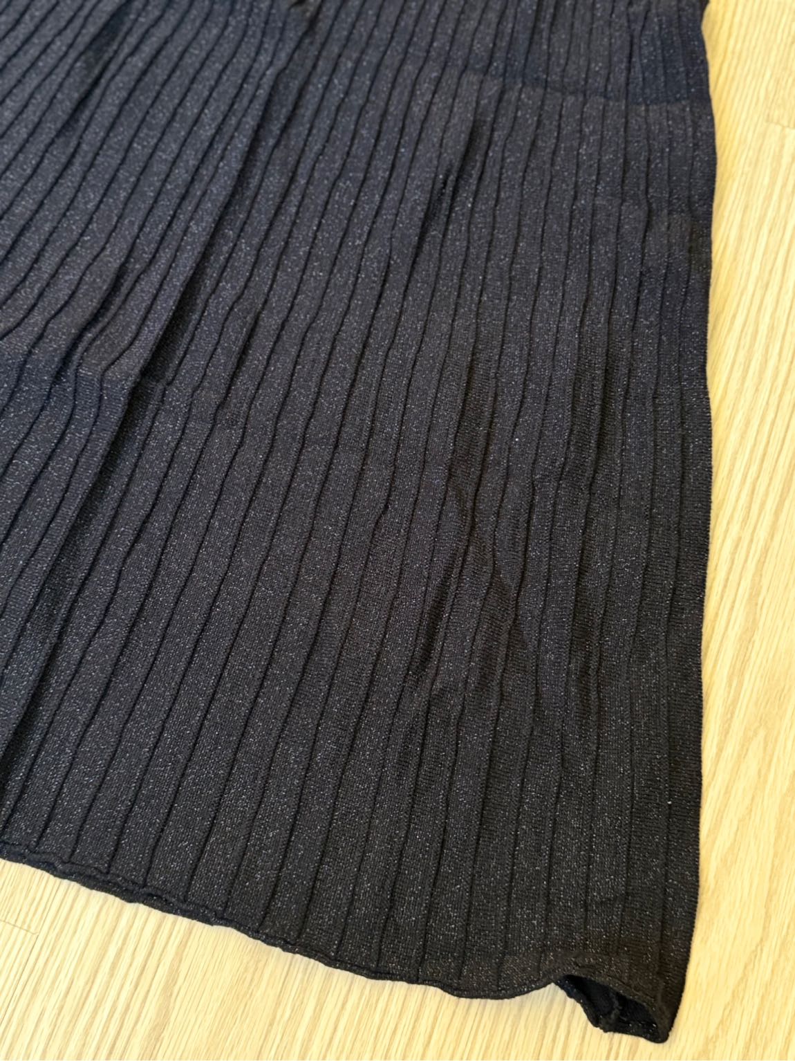 Mudo siyah piliseli midi etek — görsel 3/4