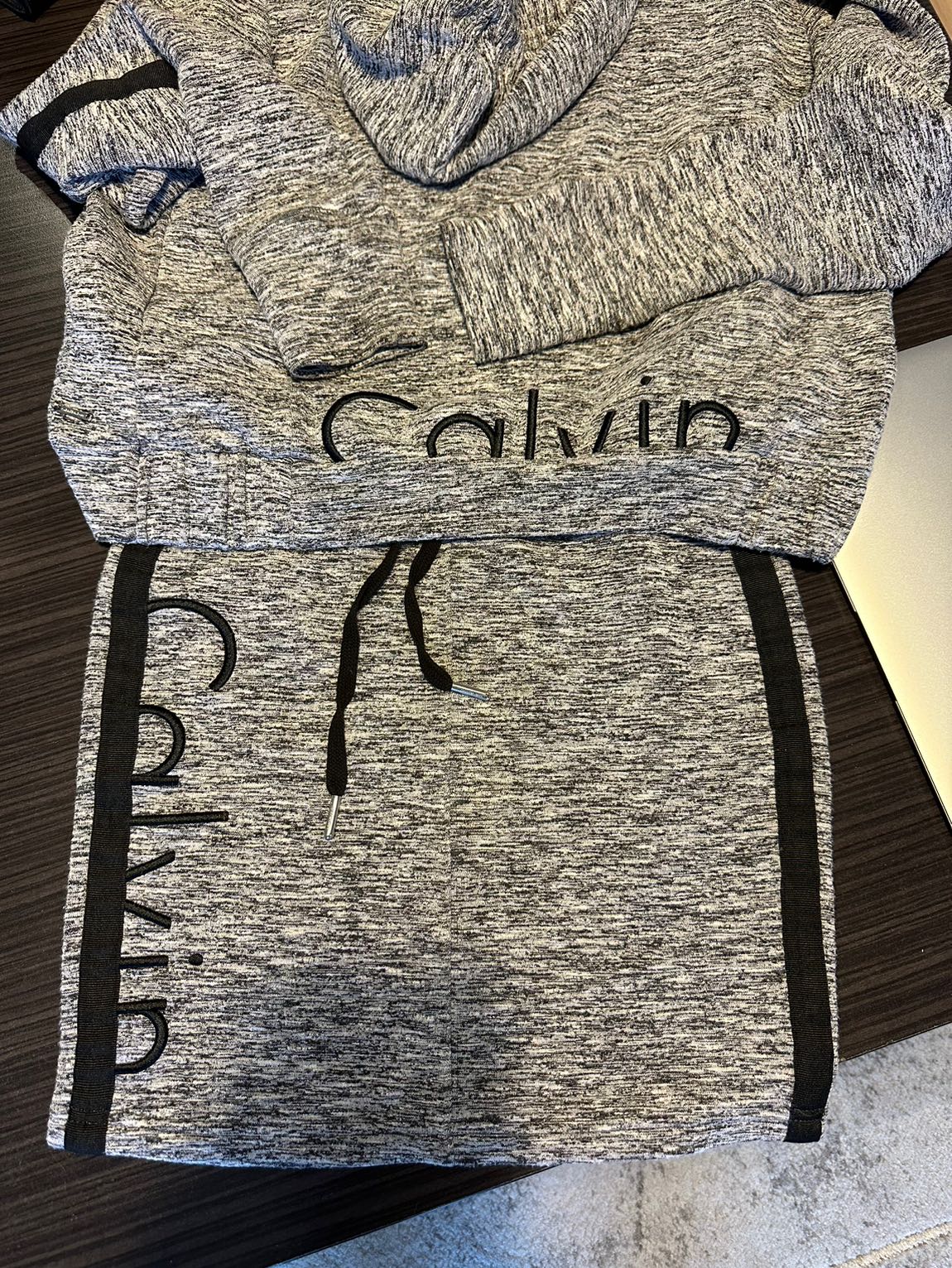 Calvin Klein Kapüşonlu sweatshirt & etek — görsel 2/8