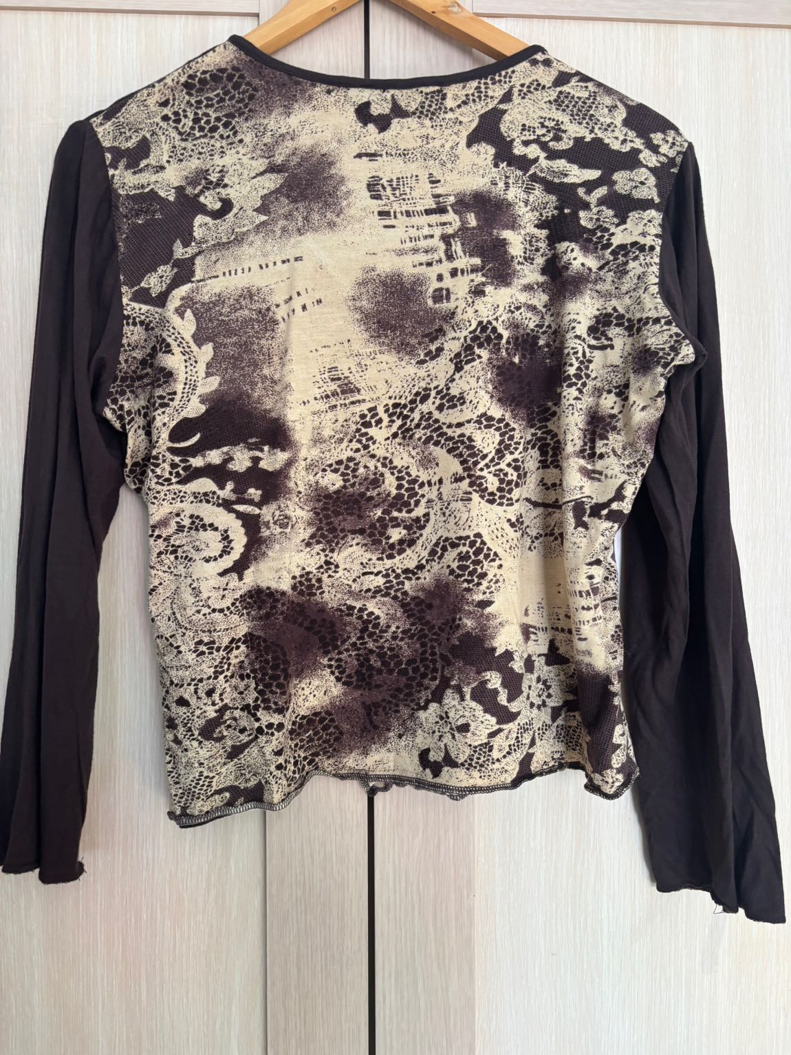 Kahverengi Desenli Vintage Wrap Bluz — görsel 2/3