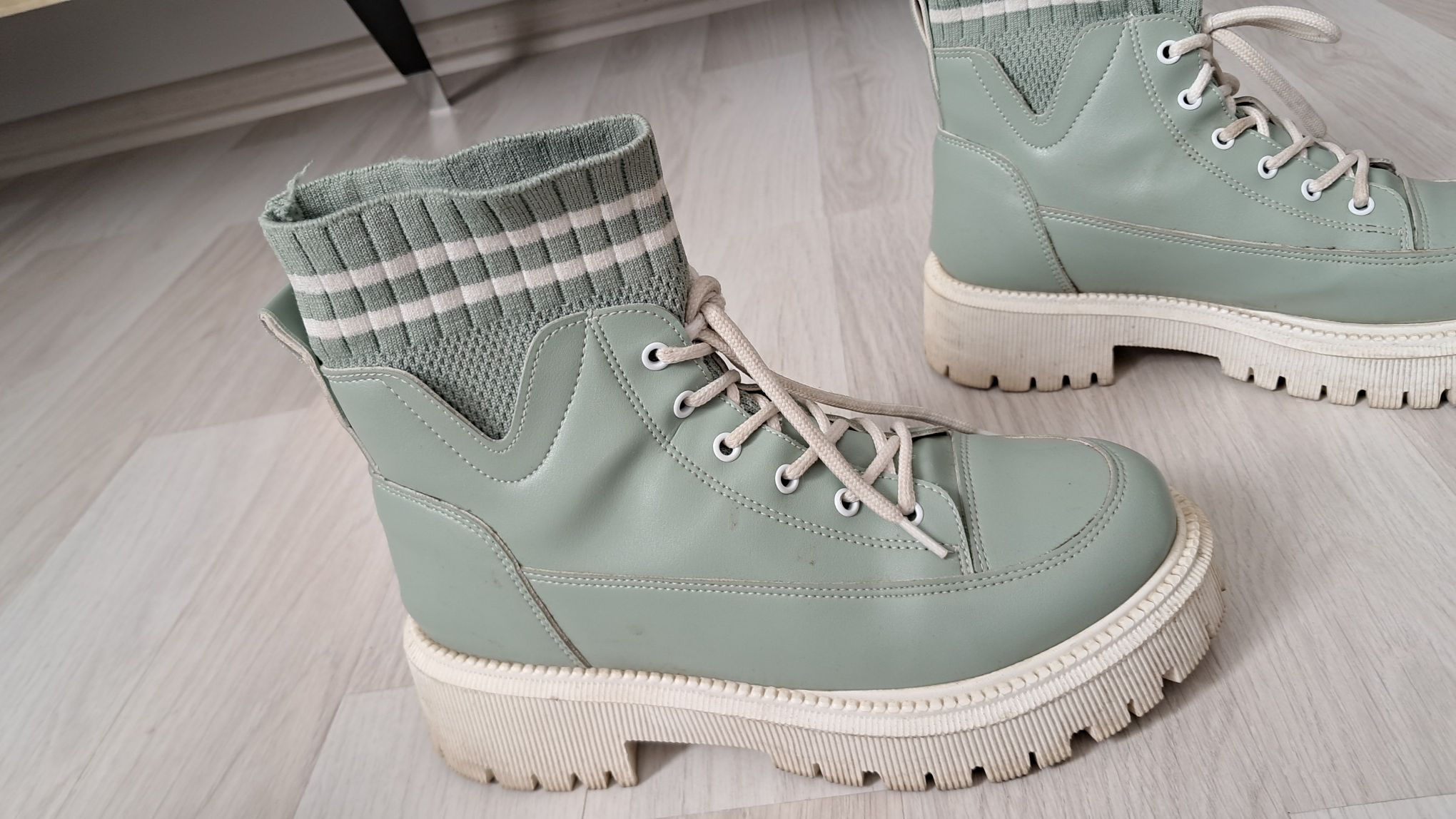 Kadın Yeşil Bot — görsel 4/6