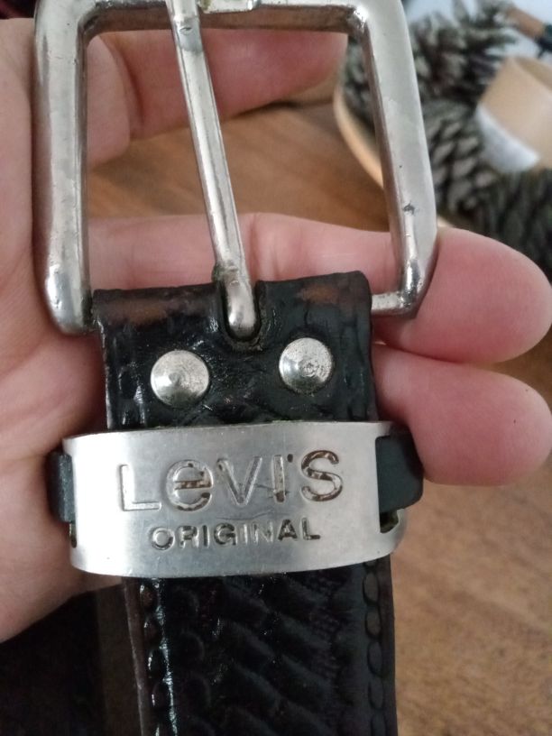Orijinal Levi's marka deri erkek kemeri — görsel 3/8