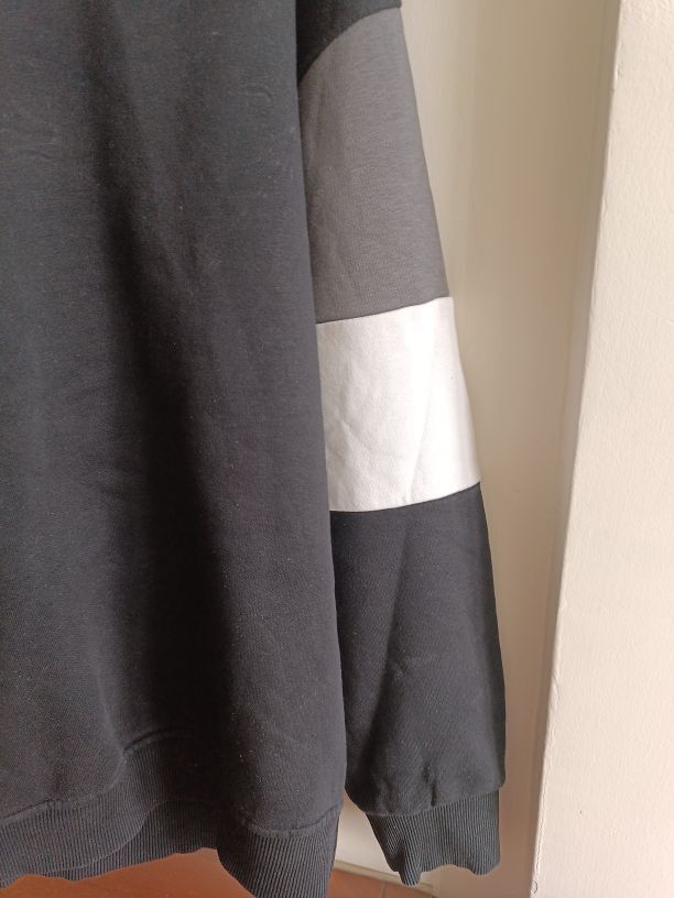 Siyah ve Gri Renkli Kapüşonlu Sweat — görsel 3/7