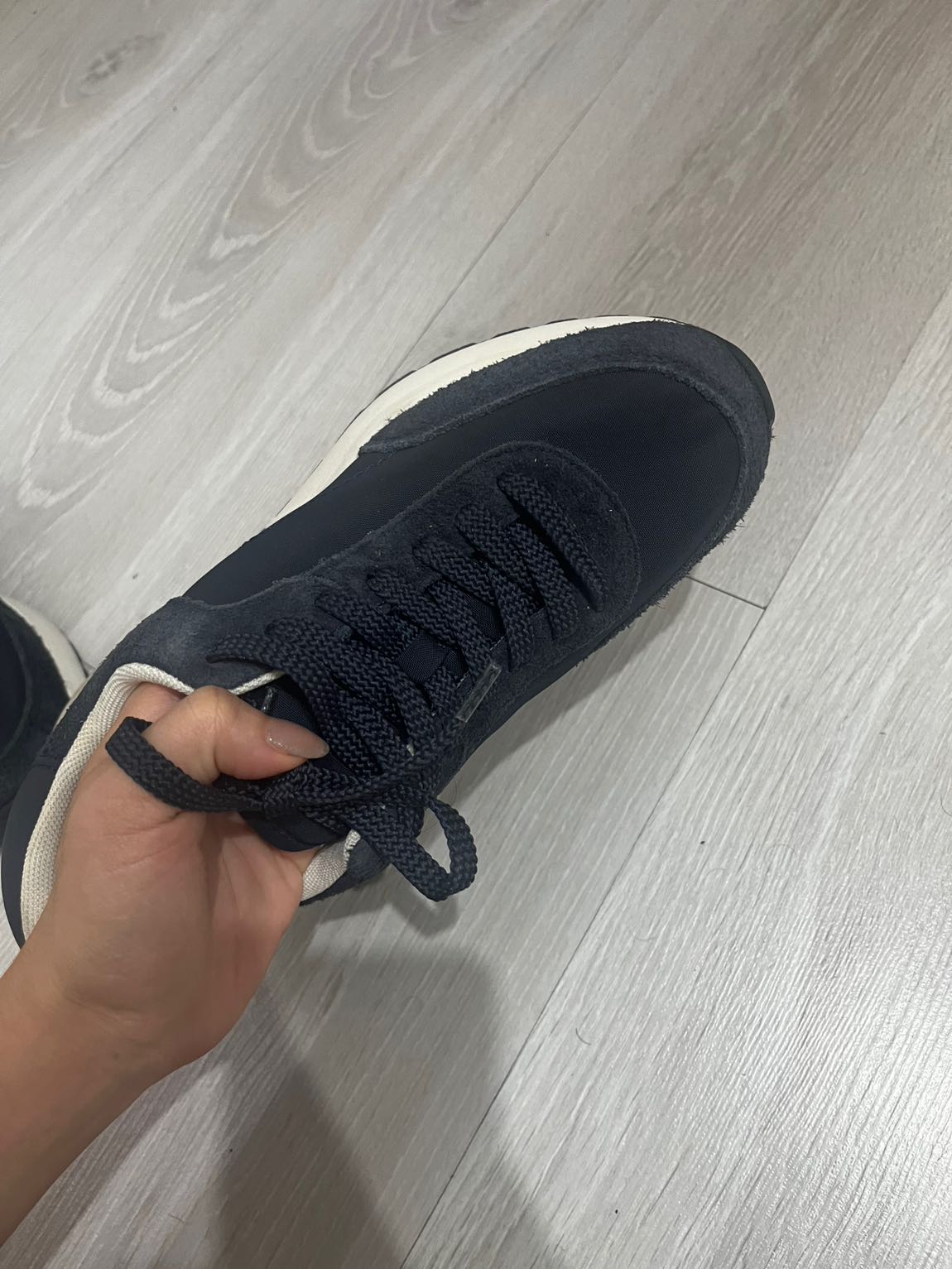 OYSHO Süet parçalı naylon Spor ayakkabı — görsel 3/6