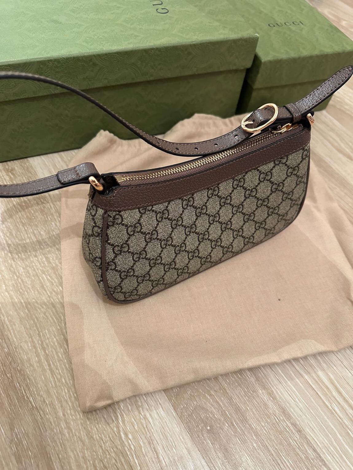 Gucci Omuz Çantası — görsel 2/3