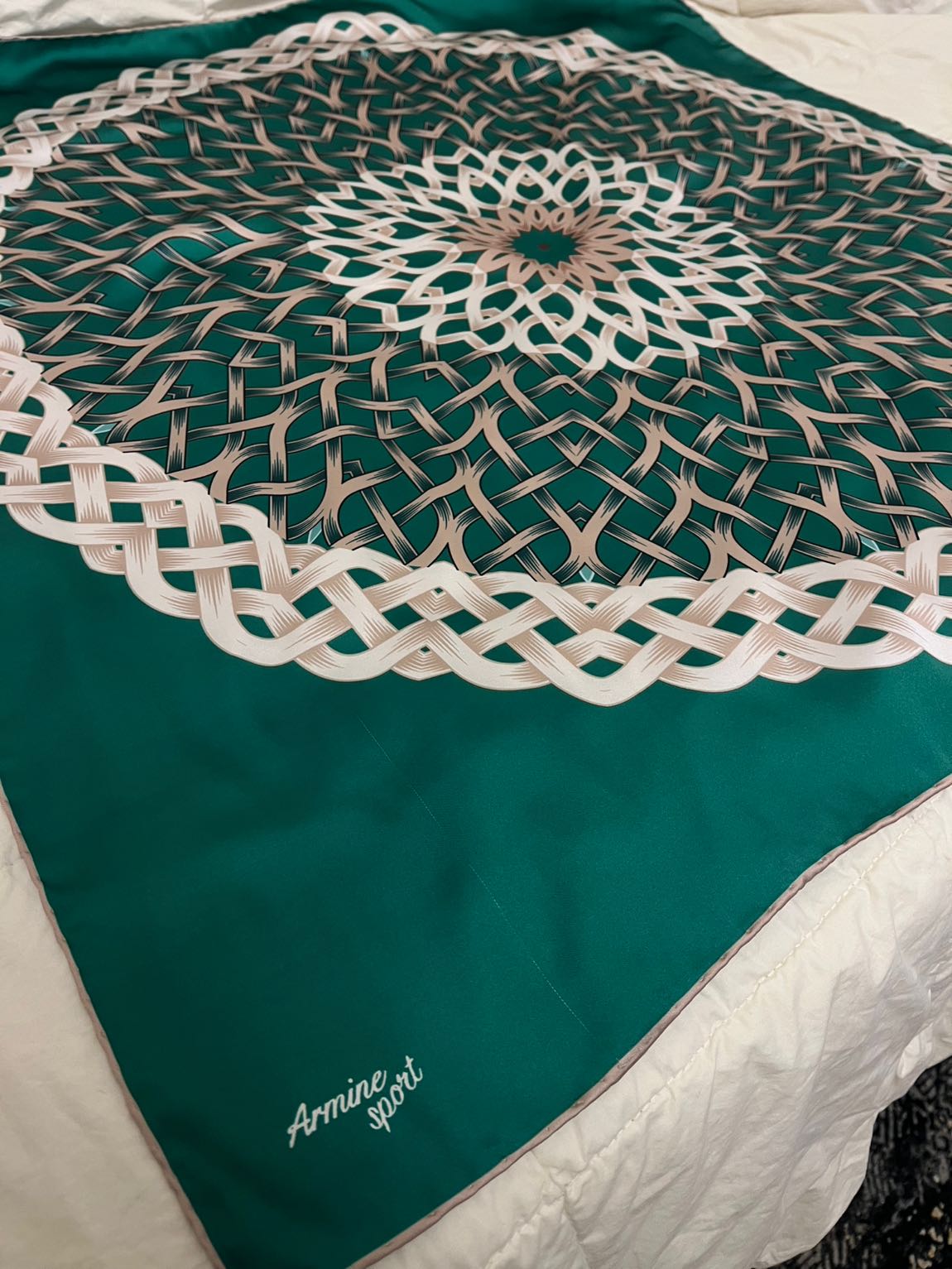 Armine Sport Eşarp Fular Yeşil Desenli — görsel 3/4