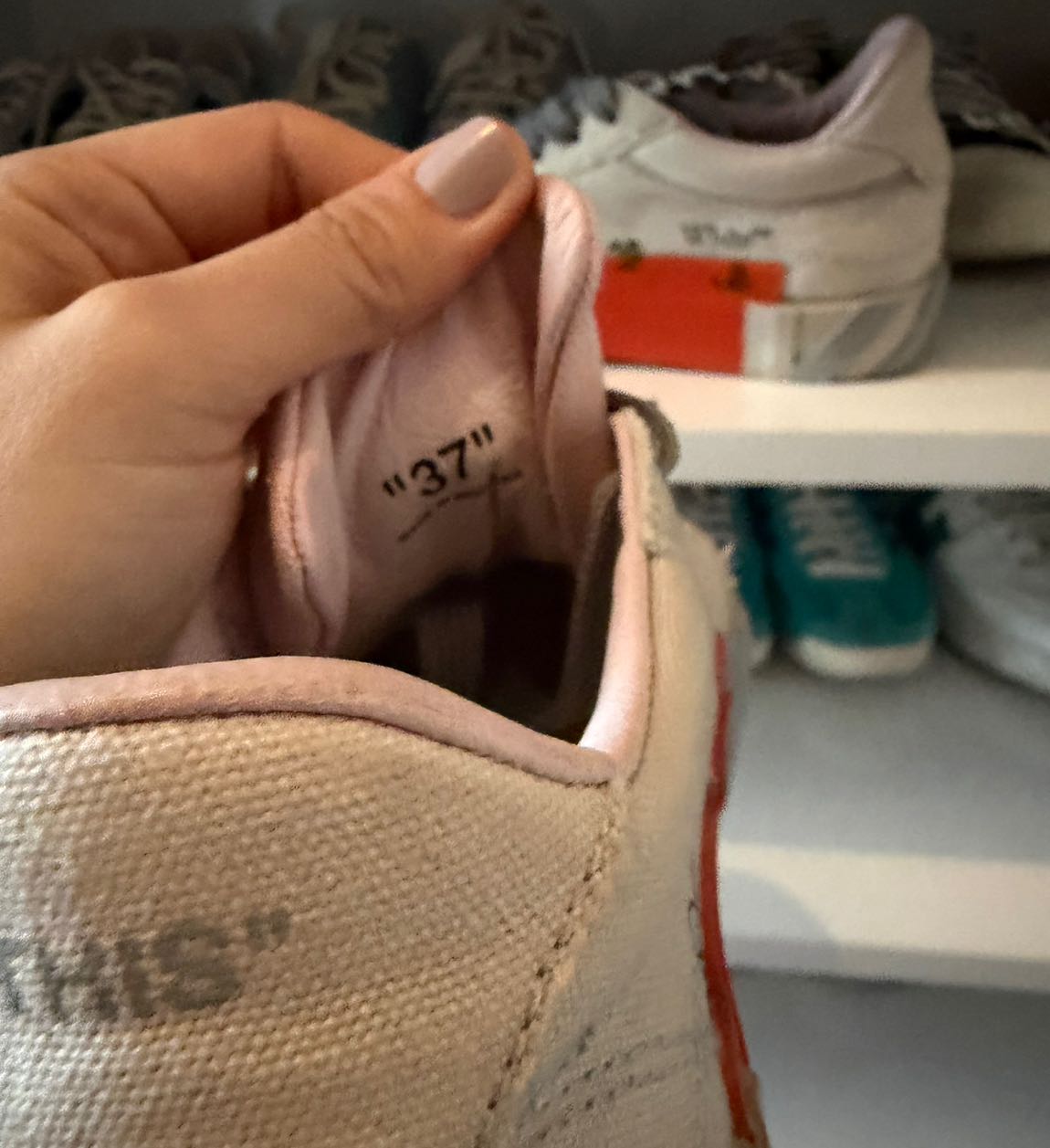 Off White — görsel 10/10